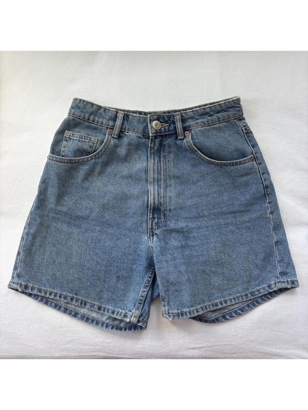 Zara High Waisted Denim Shorts Medium Wash Blue Size 4 US 26 Mom Jean Style